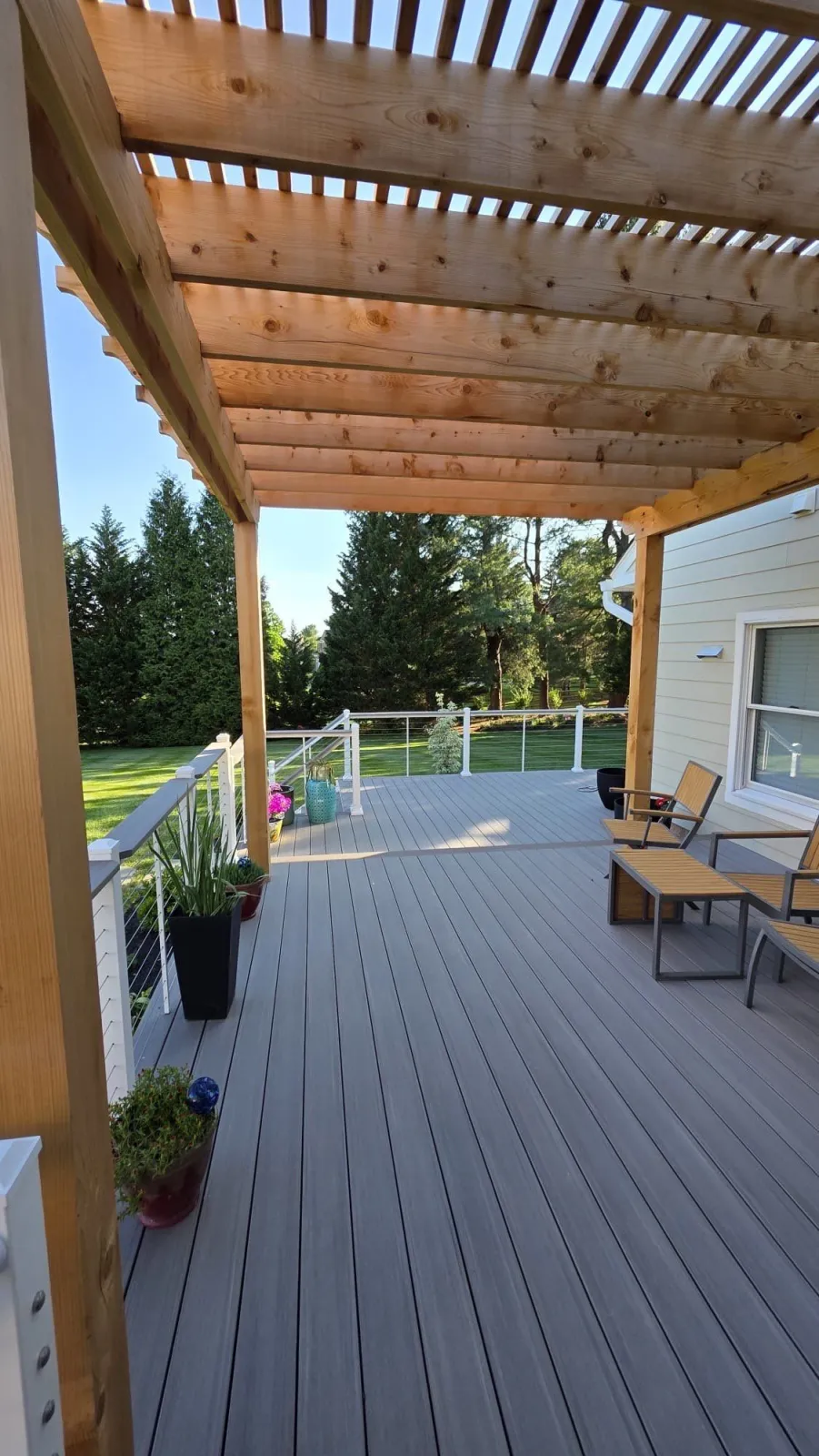TimberTech Advanced PVC Vintage in Coastline with black aluminum cable railing, Germantown, MD.