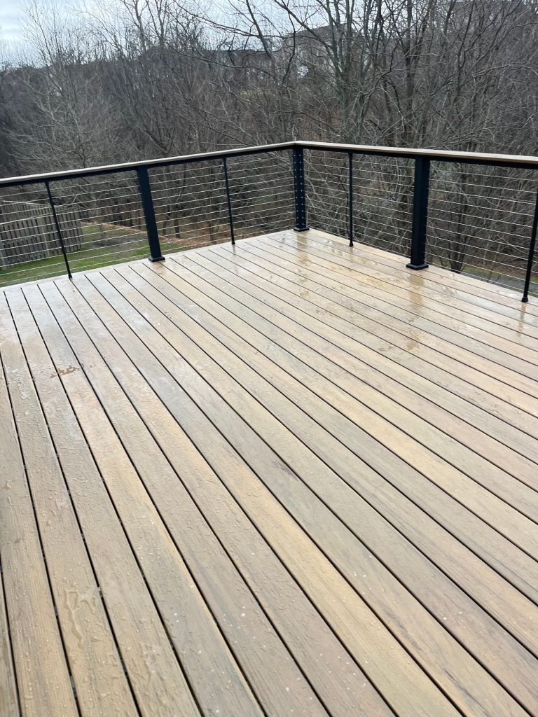 Deck with cable rails